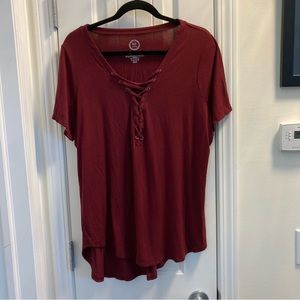 Maurices Size 0 (14W) Rusty Red Short Sleeve Top with Criss Cross Detailing